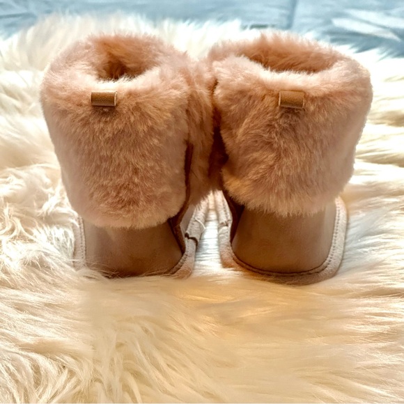 Cozy Pink Faux Fur Baby Boots Carters sz 6-9 mos Blush color - Picture 2 of 6